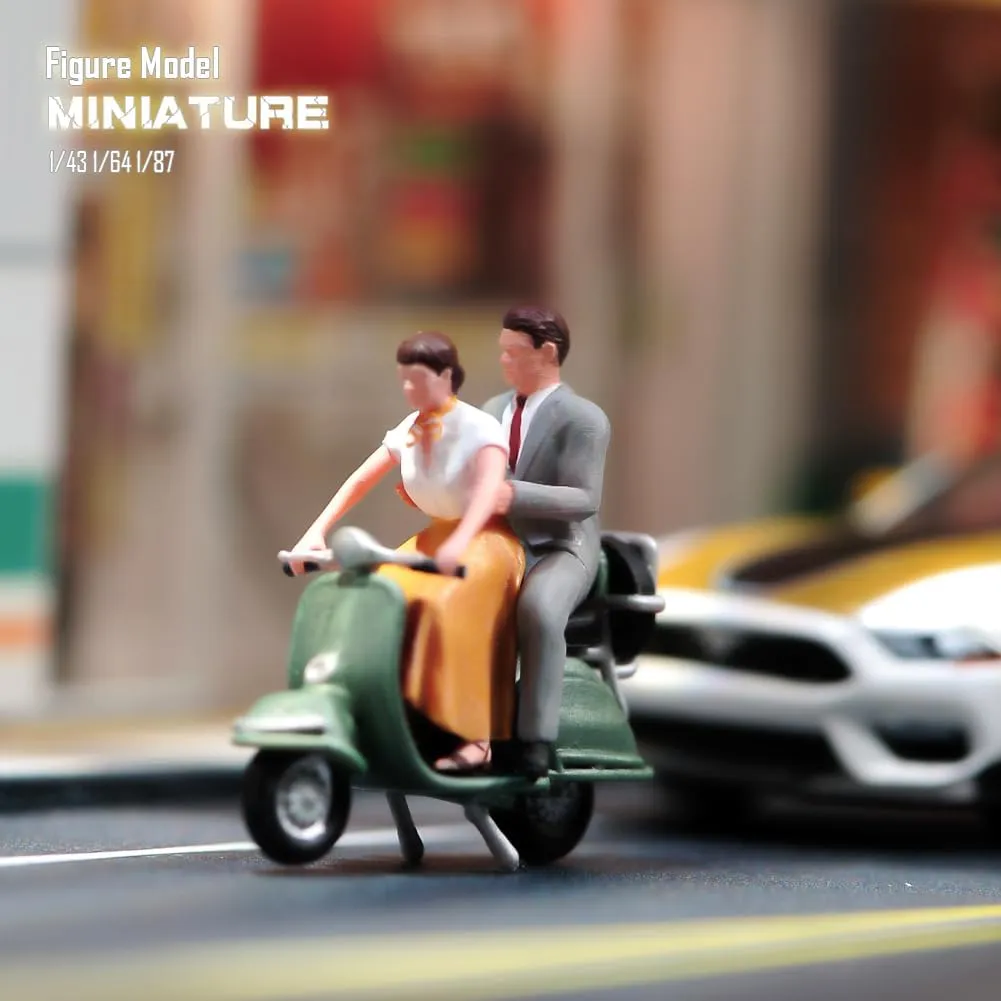 1/87 1/64 1/43 1/24 Scale Miniature Action Figure Doll Model Vacation Couples Riding Electric Bike Resin Figurine Model Creative Sand Table Scene Doll (Painted, 1:64 Scale)