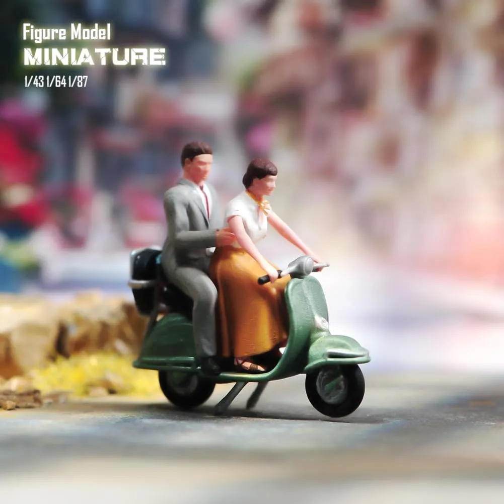 1/87 1/64 1/43 1/24 Scale Miniature Action Figure Doll Model Vacation Couples Riding Electric Bike Resin Figurine Model Creative Sand Table Scene Doll (Painted, 1:64 Scale)