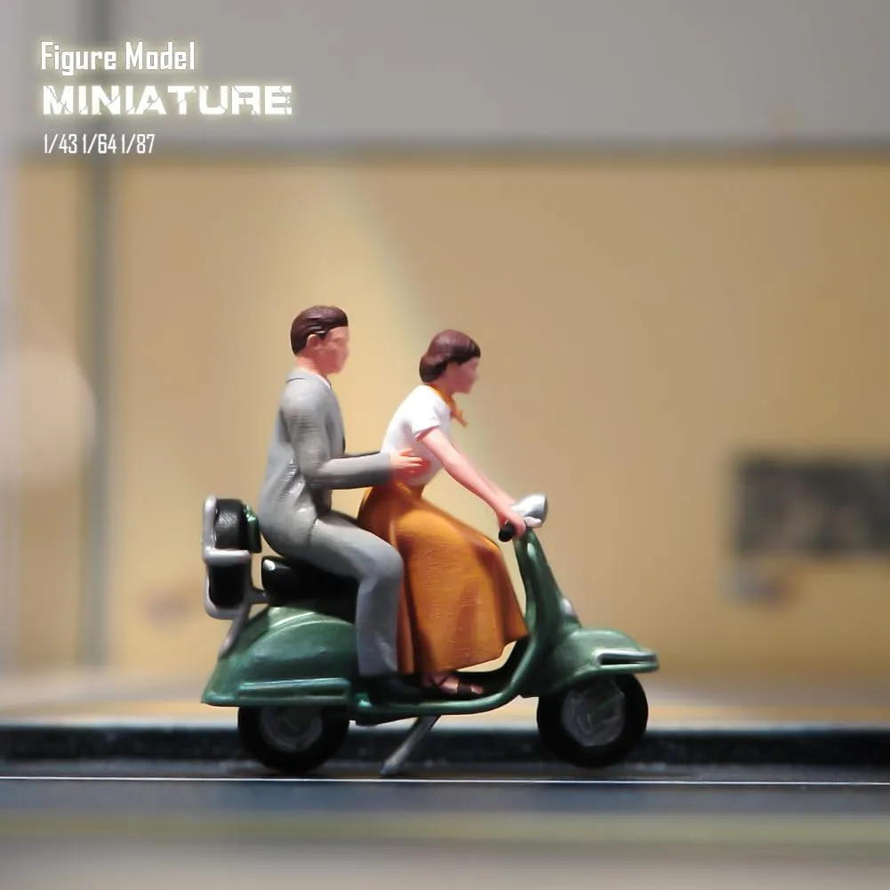 1/87 1/64 1/43 1/24 Scale Miniature Action Figure Doll Model Vacation Couples Riding Electric Bike Resin Figurine Model Creative Sand Table Scene Doll (Painted, 1:64 Scale)