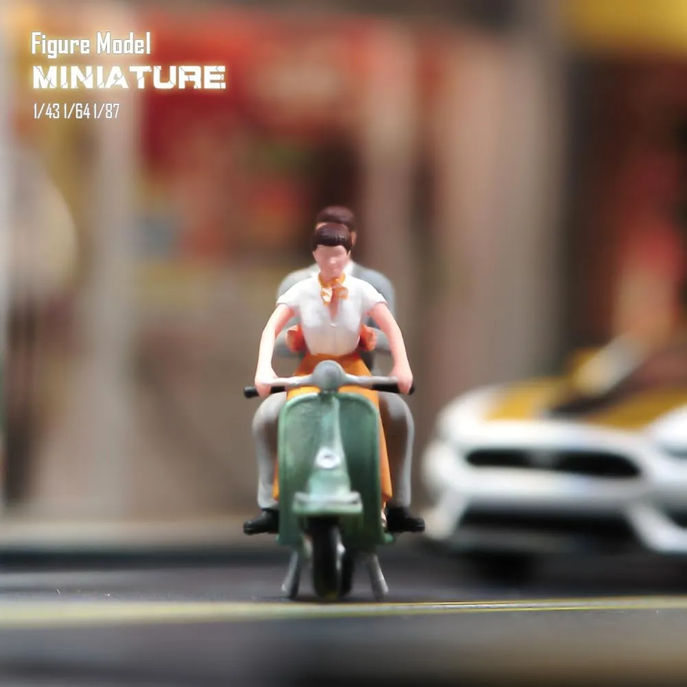 1/87 1/64 1/43 1/24 Scale Miniature Action Figure Doll Model Vacation Couples Riding Electric Bike Resin Figurine Model Creative Sand Table Scene Doll (Painted, 1:64 Scale)