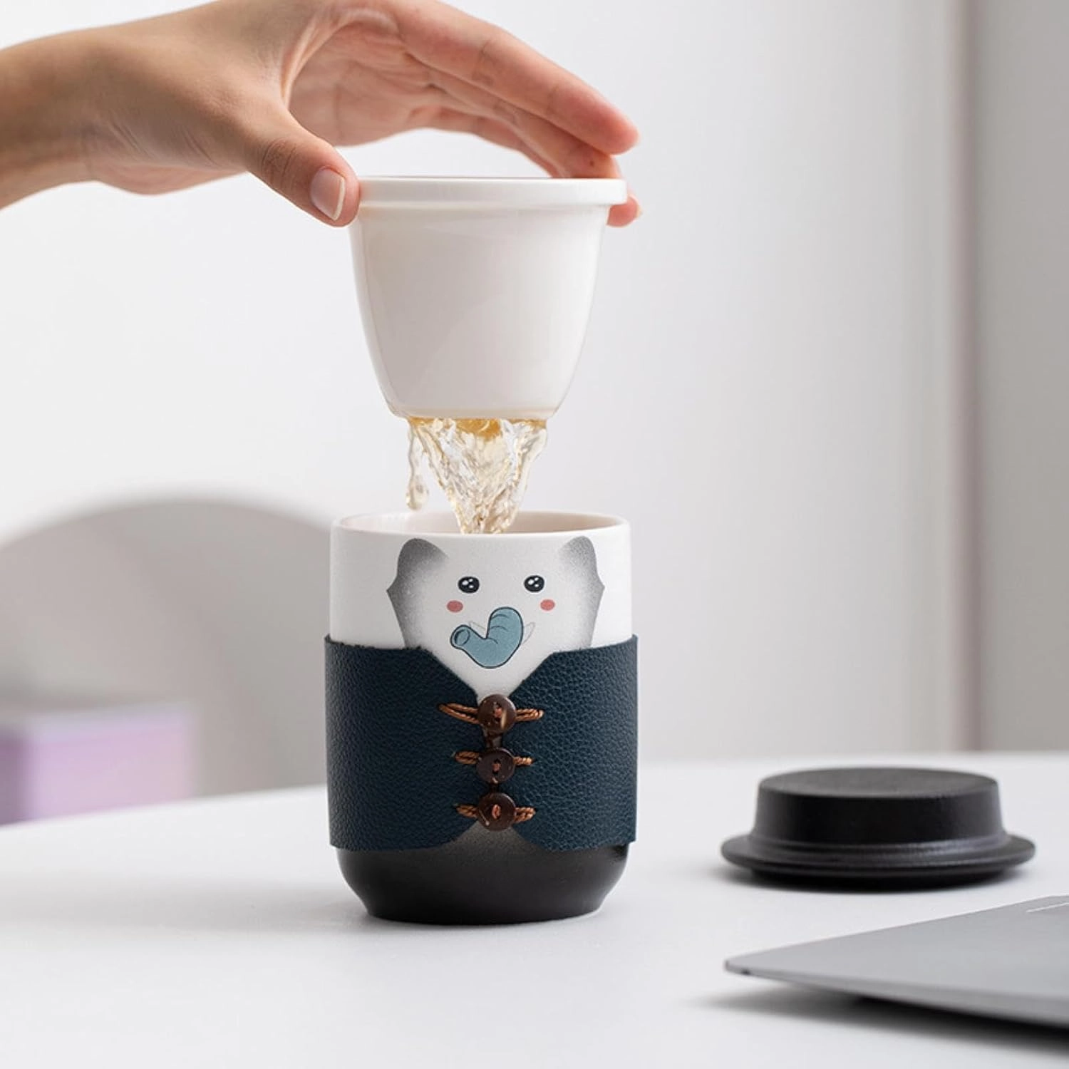 350ml/12oz Creative Cute Pet Ceramic Cap Mug Cute Couple Office Tea Separation Cup-Gentleman's Cup (Rice Yellow Chicken) Travel Bag
