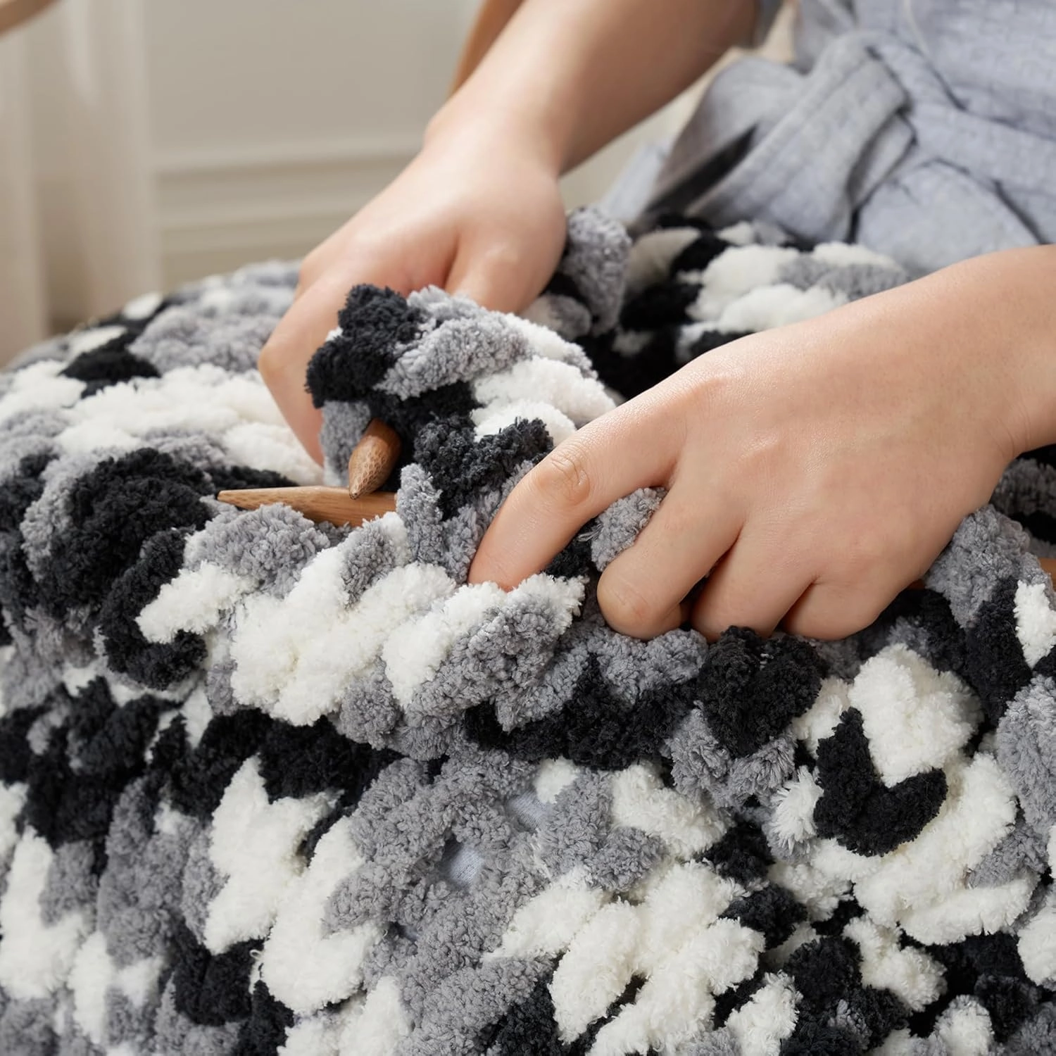 Amélie Home Chunky Knit Throw Blanket for Couch, Soft Chenille Crochet Blanket for Sofa, 50"x60", Space-Dyed Black