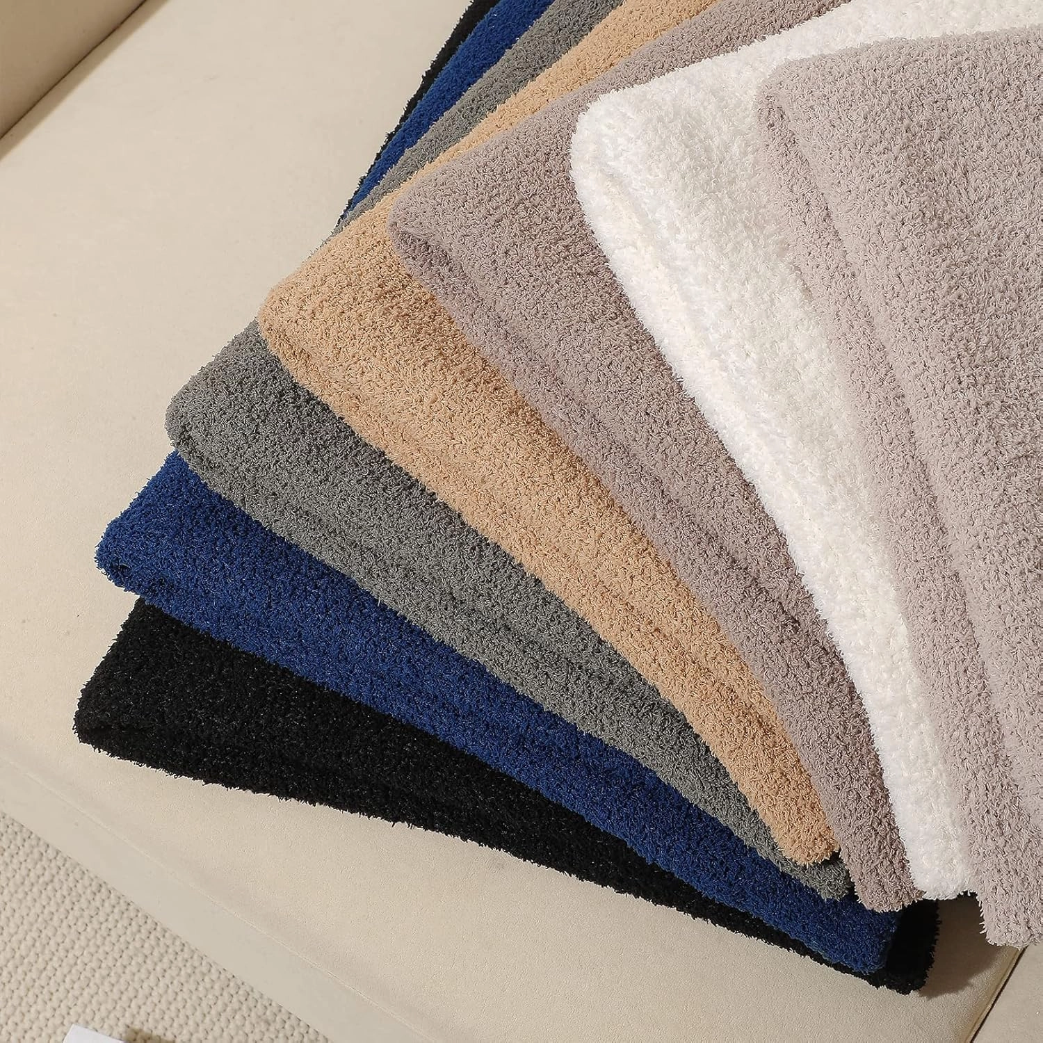 bearberry Super Soft Fluffy Throw Blanket Lightweight Cozy Warm Throw Blankets for Couch Bed Sofa All Season (Black, 50”x60”)