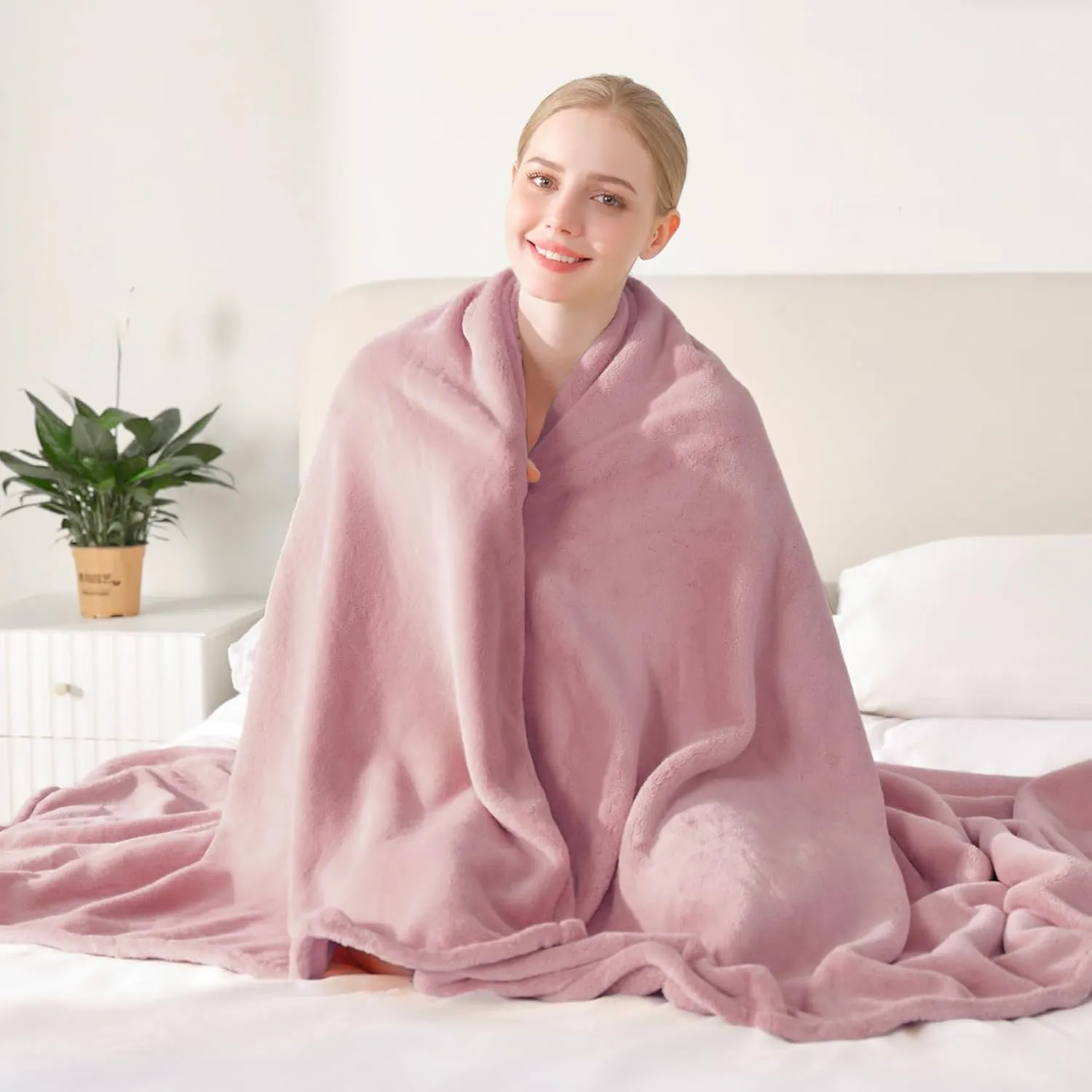 BEAUTEX Fleece Blanket King Size Super Soft Flannel Throw Blanket Lightweight Fuzzy Plush Blanket for Couch Sofa or Bed All Seasons (Dusty Pink, 108" x 90")