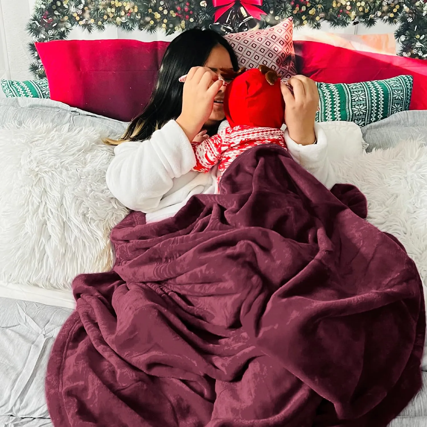 Bedsure Fleece Blanket Twin Size Burgundy - 300GSM Lightweight Plush Fuzzy Cozy Soft Warm Blanket for Bed, Sofa, Couch, Travel, Camping, 60x80 inches