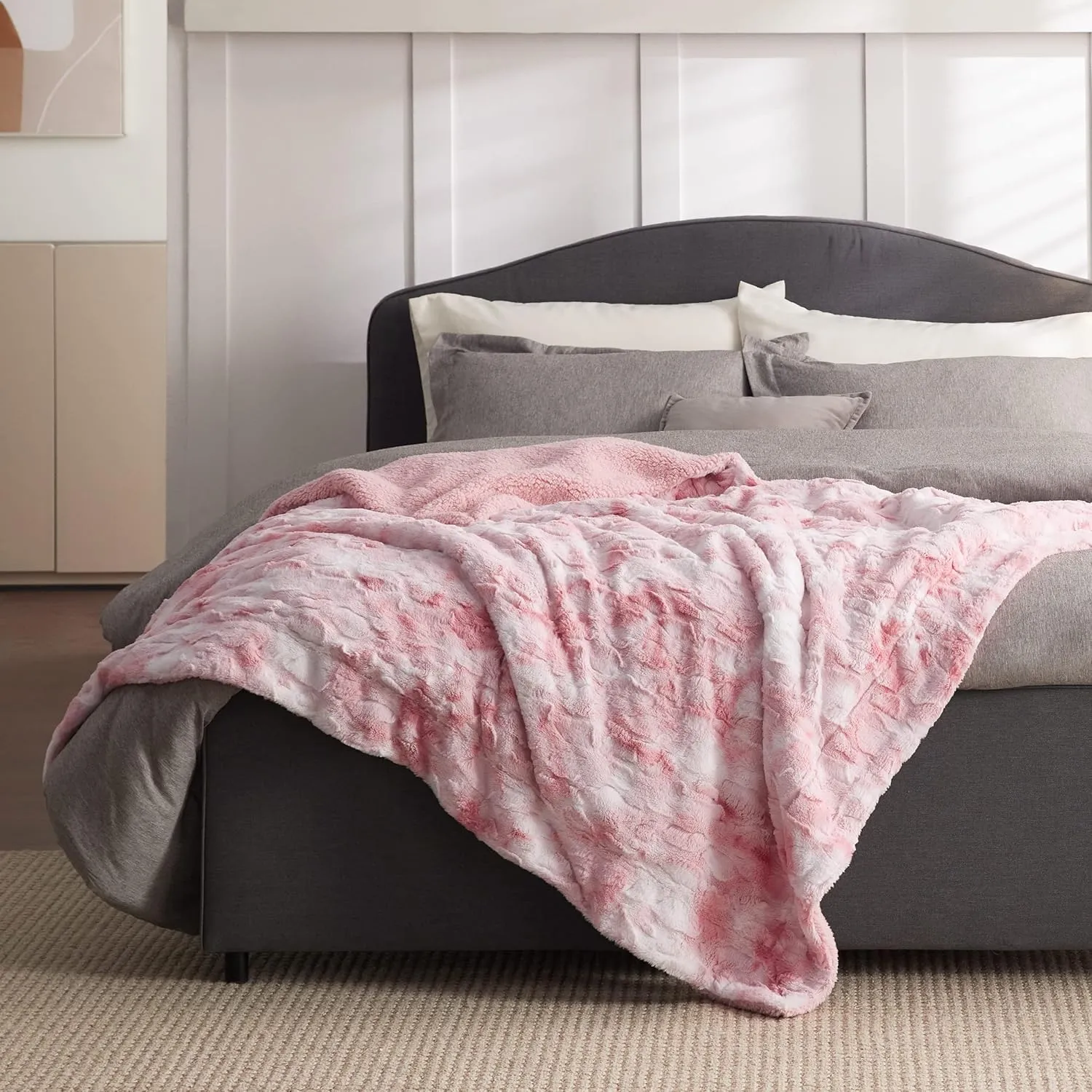 Bedsure Sherpa Fluffy Blanket Twin Size - Fleece Soft and Cozy Throw for Women, Plush & Fuzzy Faux Fur Blanket for Couch, Sofa and Bed, Tie Dye Design, Pink, 60x80 Inches