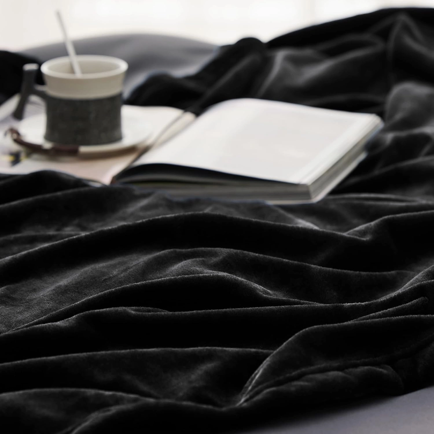 Bedsure Fleece Blankets Queen Size Black - Bed Blanket Soft Lightweight Plush Fuzzy Cozy Luxury Microfiber, 90x90 inches