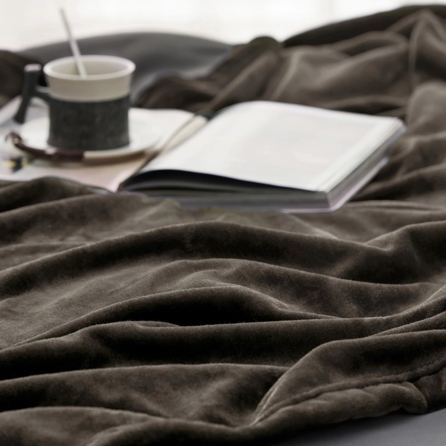 Bedsure Fleece Blankets Queen Size Brown - Bed Blanket Soft Lightweight Plush Fuzzy Cozy Luxury Microfiber, 90x90 inches