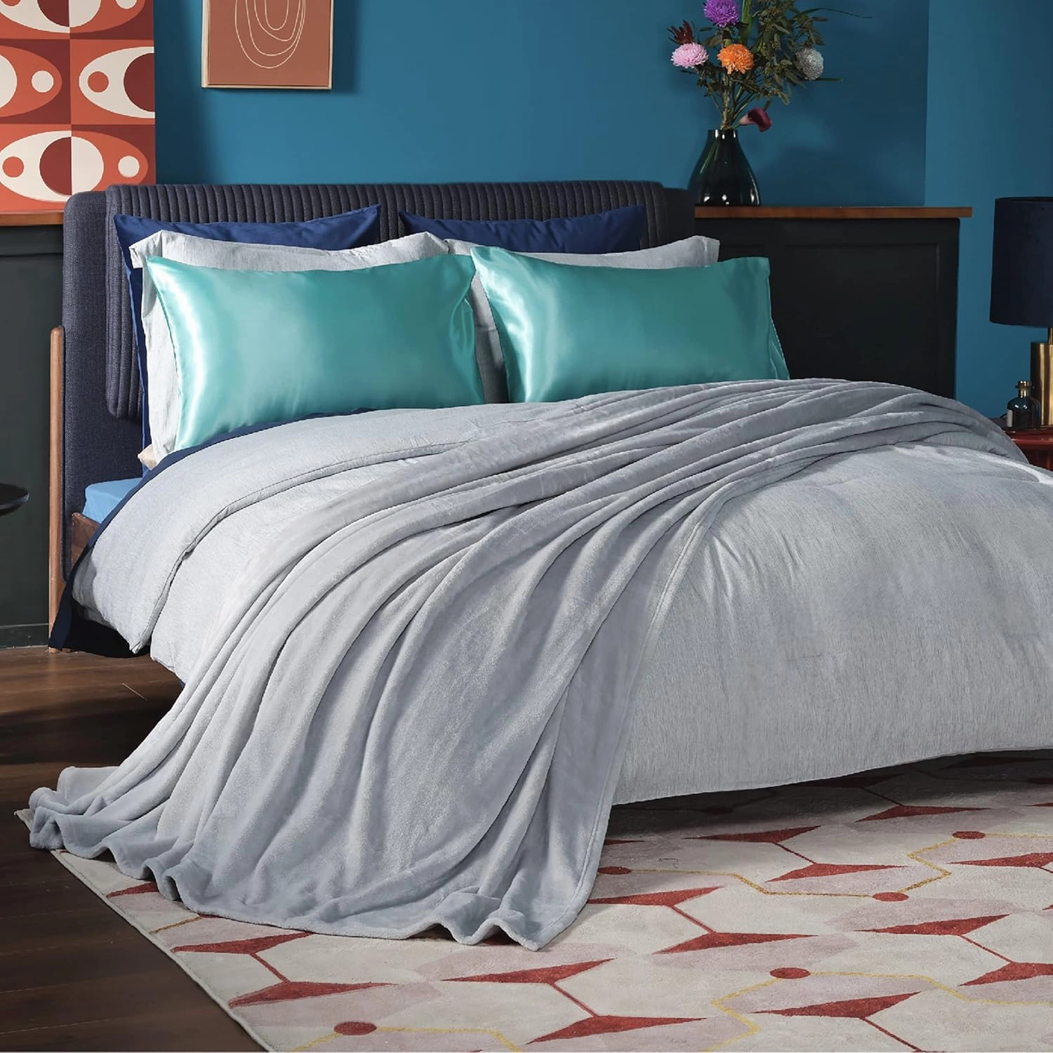 Bedsure Fleece Blankets Queen Size Light Grey - Bed Blanket Soft Lightweight Plush Fuzzy Cozy Luxury Microfiber, 90x90 inches