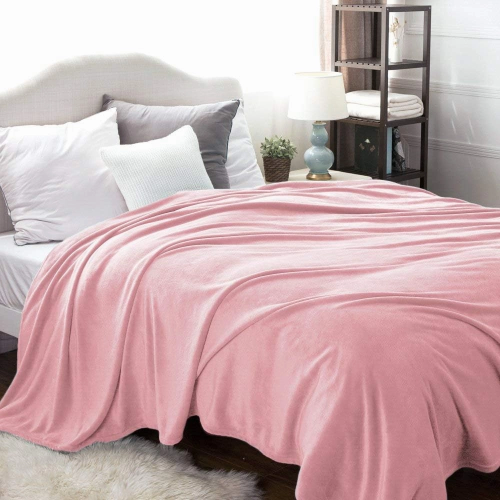 Bedsure Fleece Blankets Queen Size Pink - Bed Blanket Soft Lightweight Plush Fuzzy Cozy Luxury Microfiber Valentines Day Gift 90x90 inches