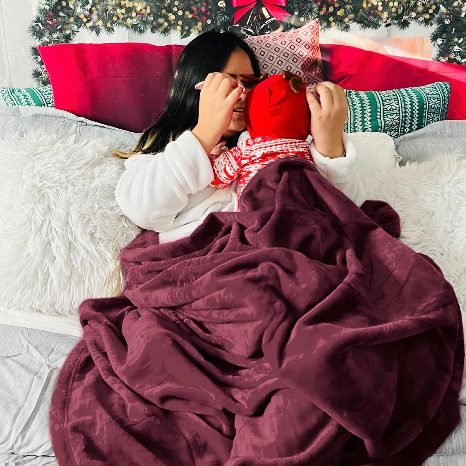 Bedsure Fleece Blankets Queen Size Red Burgundy - Bed Blanket Soft Lightweight Plush Fuzzy Cozy Luxury Microfiber, 90x90 inches