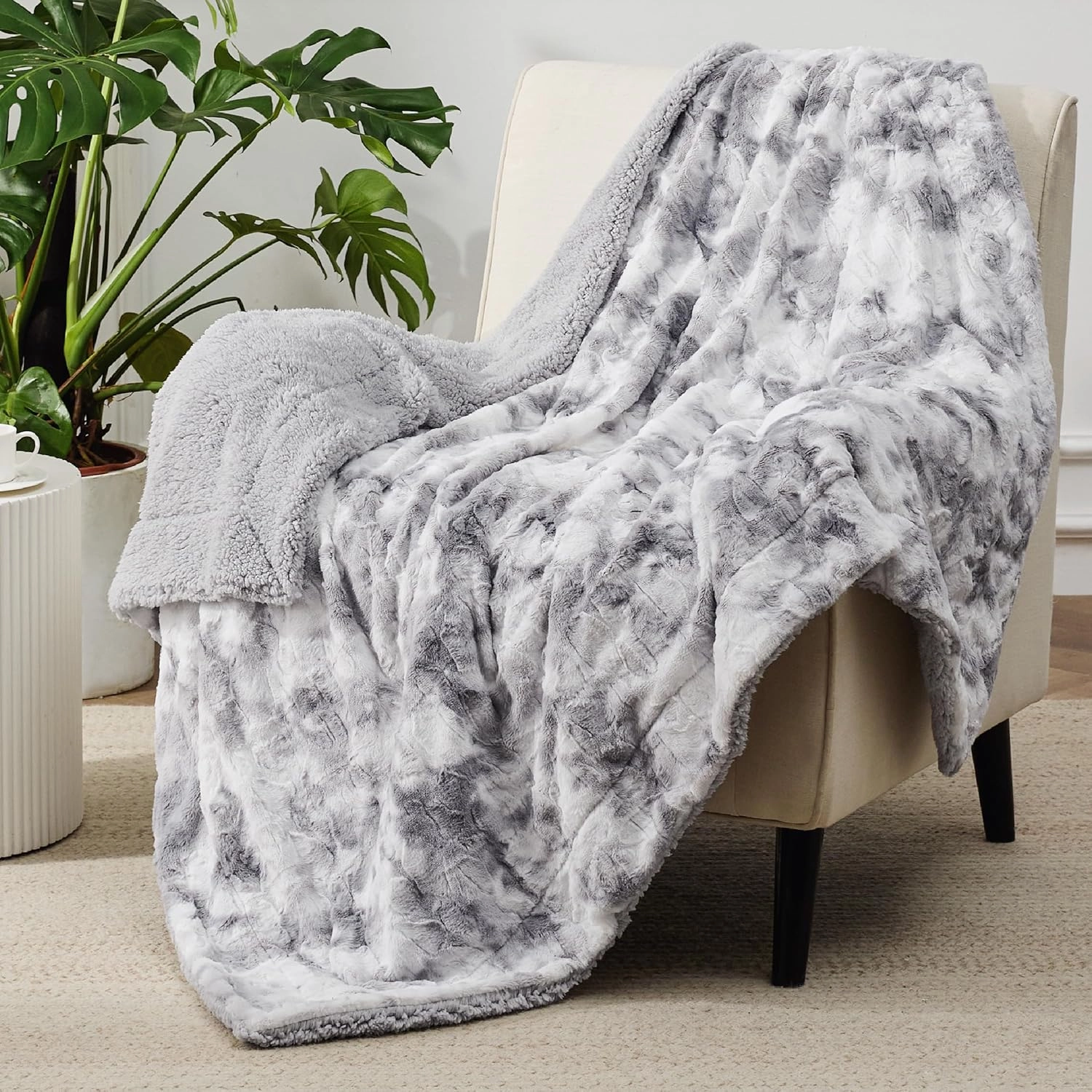 Bedsure Sherpa Fluffy Blanket Twin Size - Fleece Soft and Cozy Throw for Women, Plush & Fuzzy Faux Fur Blanket for Couch, Sofa and Bed, Tie Dye Design, Light Grey, 60x80 Inches