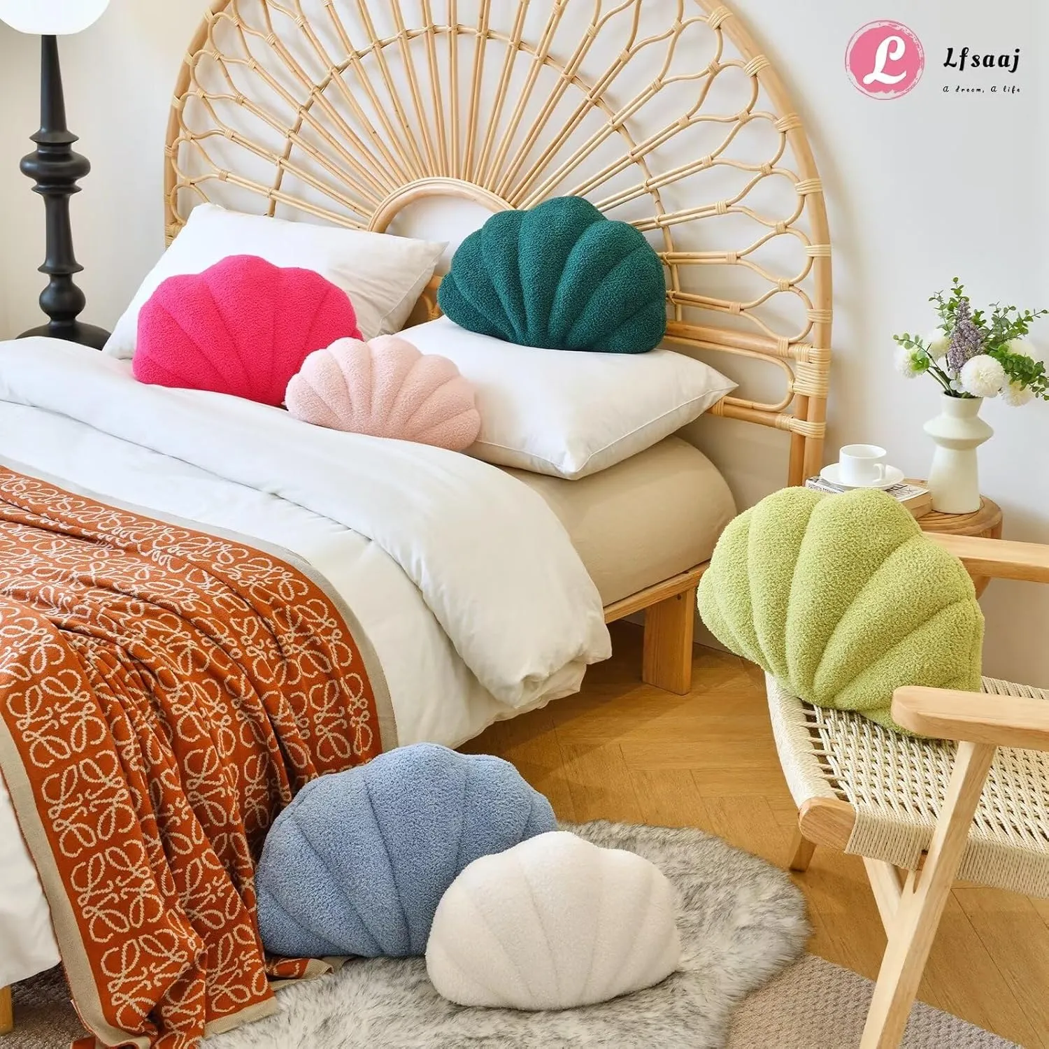 Beige Seashell Throw Pillows, Shell Shaped Throw Pillows, 13 Inch Soft Home Decorative Pillow Plush Cushion for Bed Couch Living Sofa Room Decor Accent Throw Pillow