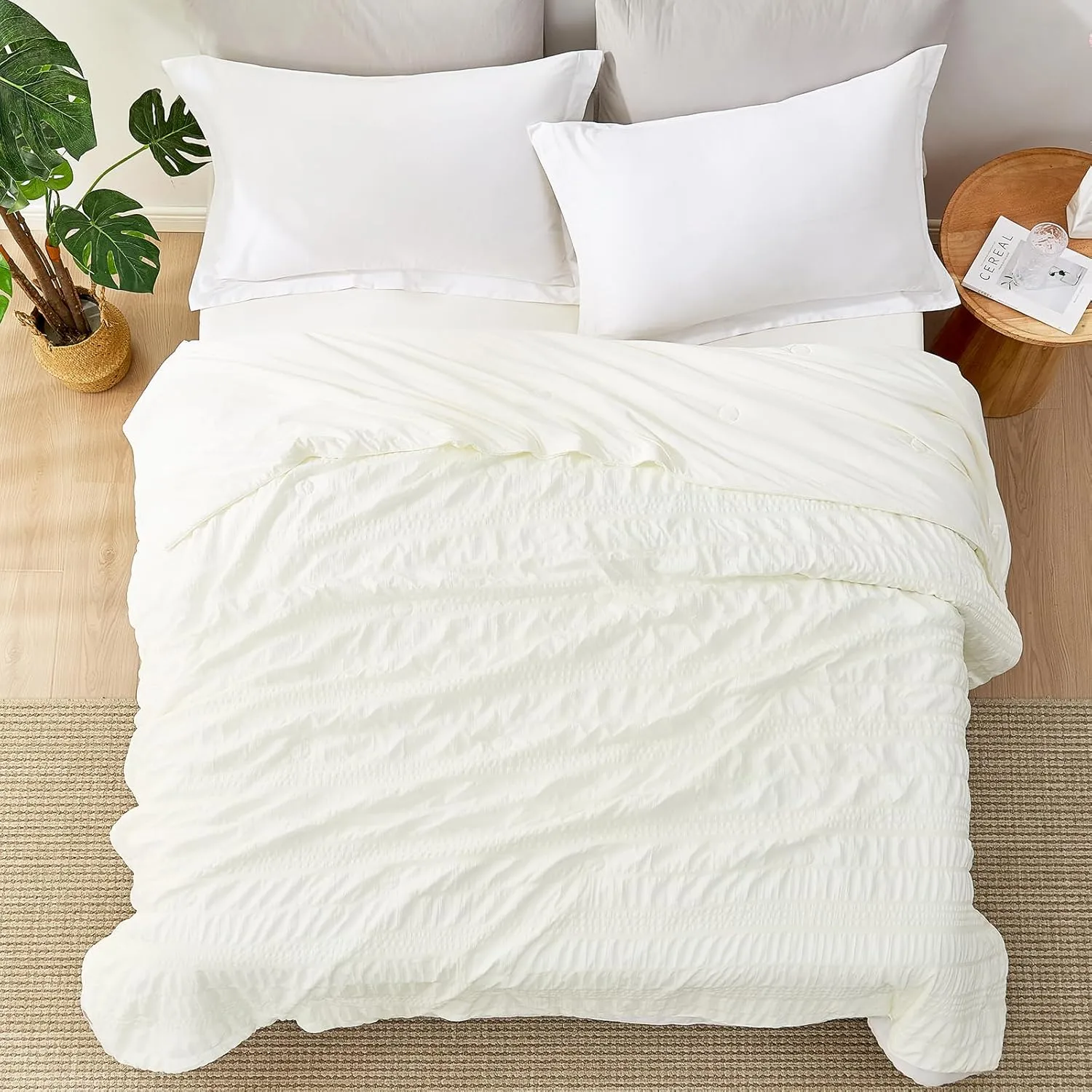 Cozy Bliss Seersucker Cooling Comforter King Size, Q-Max 0.4 Reversible Lightweight Cooling Blanket, Breathable Silk Smooth Summer Bedding Quilt for Hot Sleepers Night Sweats Cream White