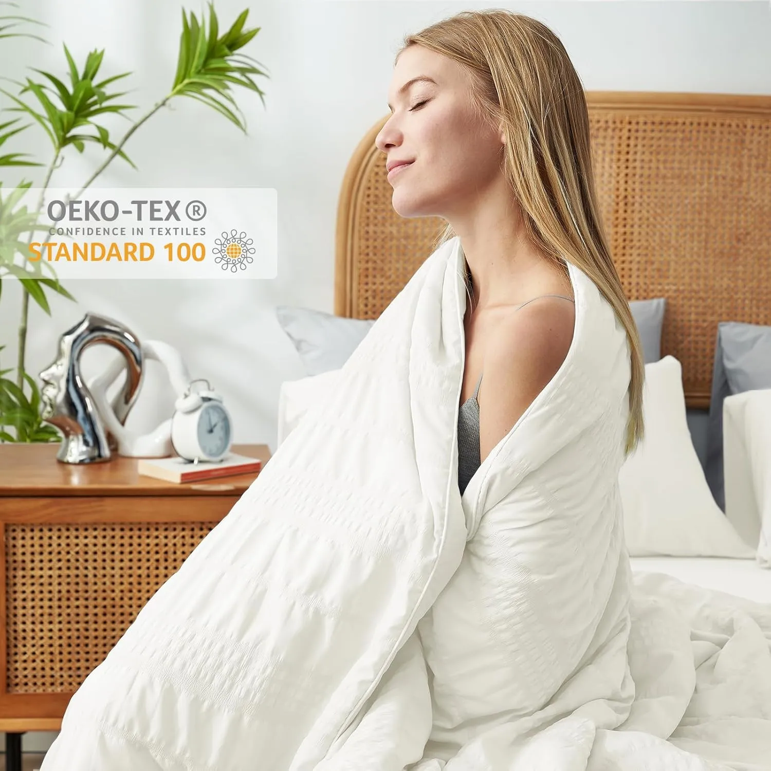 Cozy Bliss Seersucker Cooling Comforter King Size, Q-Max 0.4 Reversible Lightweight Cooling Blanket, Breathable Silk Smooth Summer Bedding Quilt for Hot Sleepers Night Sweats Cream White