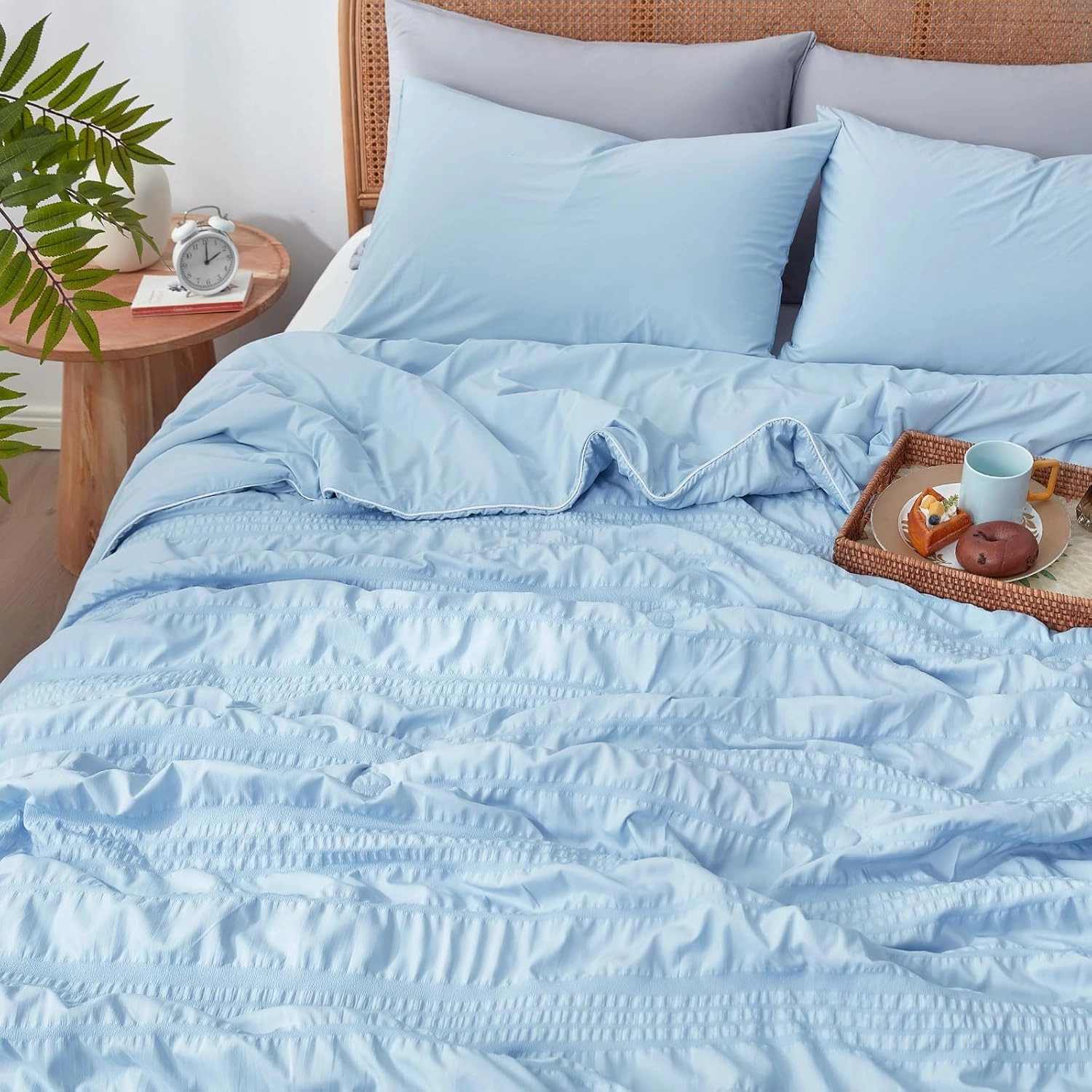 Cozy Bliss Seersucker Cooling Comforter King Size, Q-Max 0.4 Reversible Lightweight Cooling Blanket, Breathable Silk Smooth Summer Bedding Quilt for Hot Sleepers Night Sweats Cold Blue