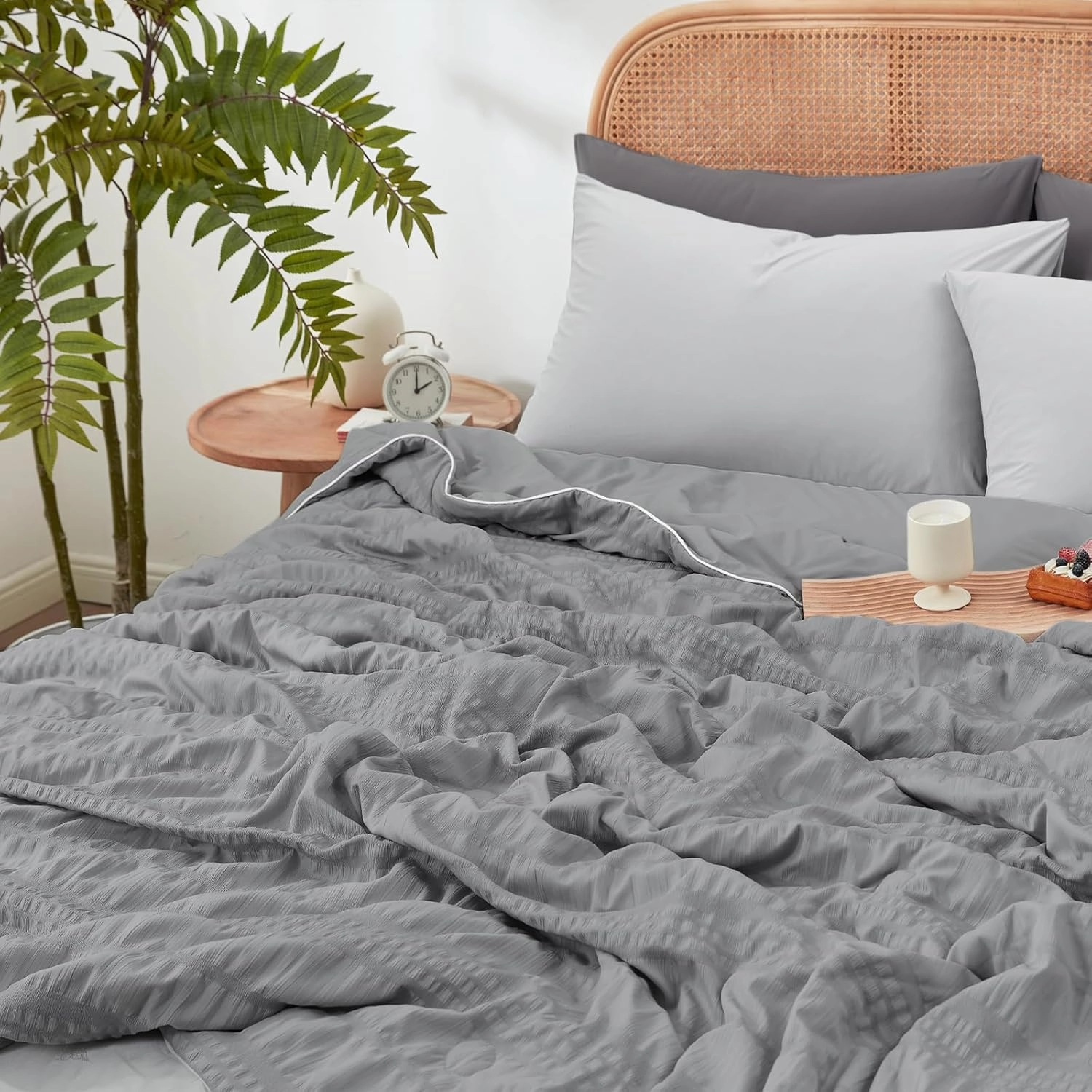 Cozy Bliss Seersucker Cooling Comforter King Size, Q-Max 0.4 Reversible Lightweight Cooling Blanket, Breathable Silk Smooth Summer Bedding Quilt for Hot Sleepers Night Sweats Dark Grey