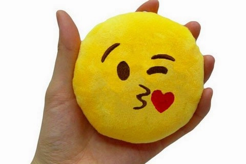 Desire Deluxe - Throwing Kiss Mini Emoticon Key Chain