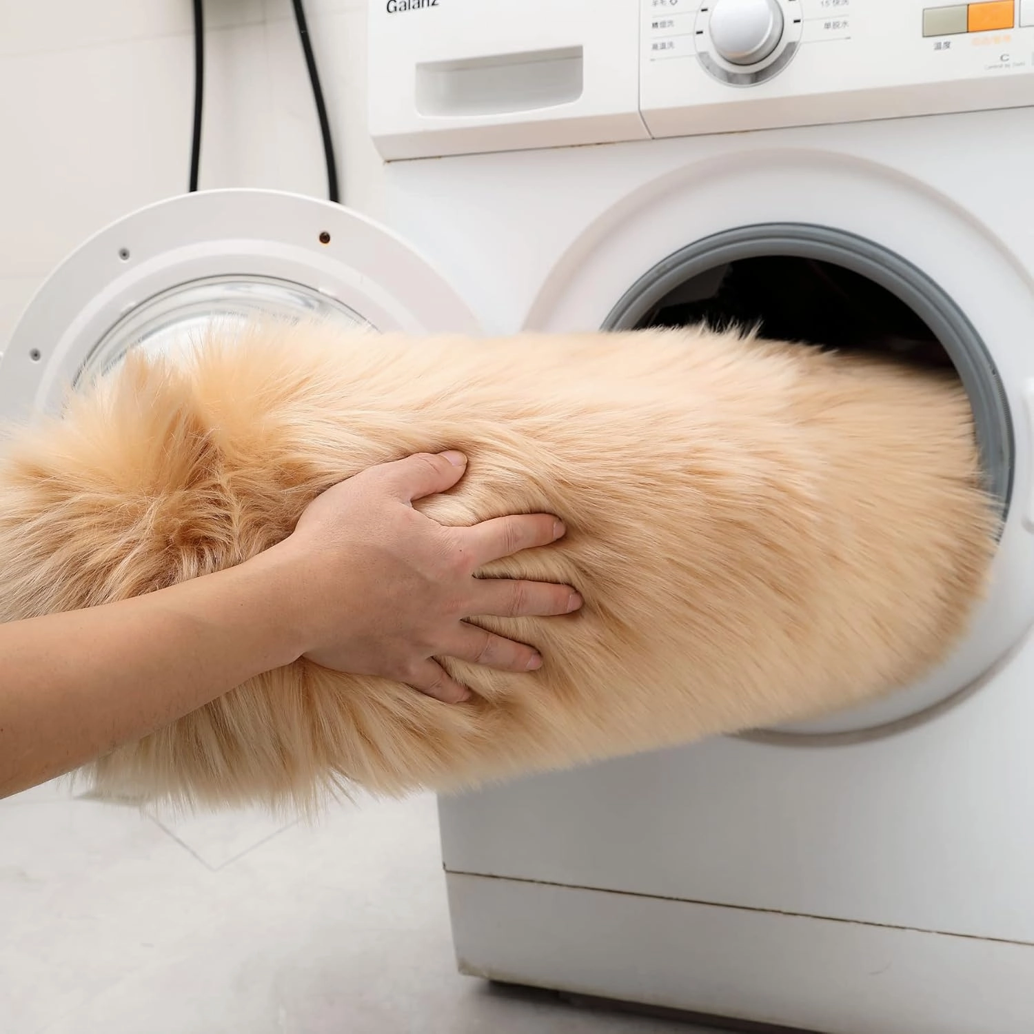 Faux Fur Rug 2×3 Ft Brown Sheepskin Rug Super Soft Fluffy Plush Area Rug Used for Bedroom Floor Children's Room Sofa Cushion Living Room Bedside Rugs