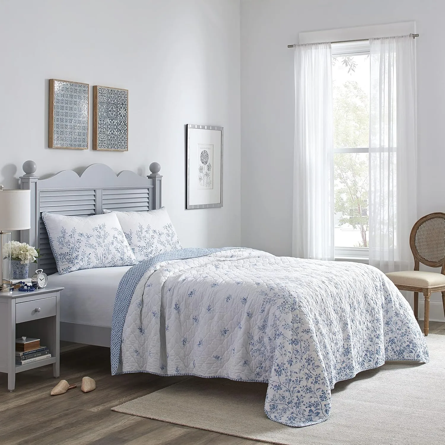 Laura Ashley Home - King Quilt Set, Reversible Cotton Bedding with Matching Shams, Pre-Washed Home Decor for Added Softness (Flora Blue, King)