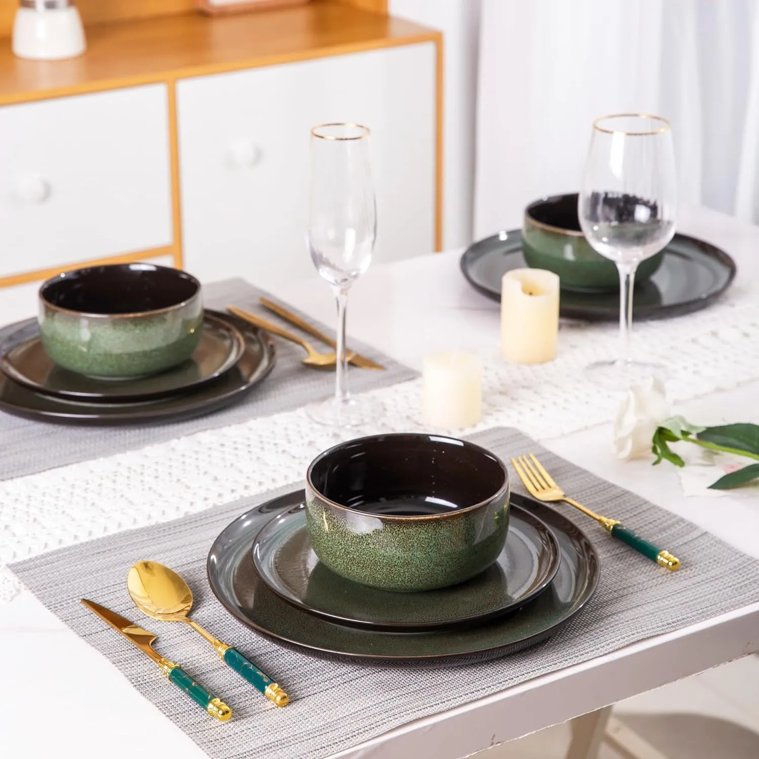 LERATIO Ceramic Dinnerware Set for 4, Poreclain Plates, Bowls, Handmade Reactive Glaze Dishes, Chip Resistant, Oven & Dishwasher Safe, Service for 4