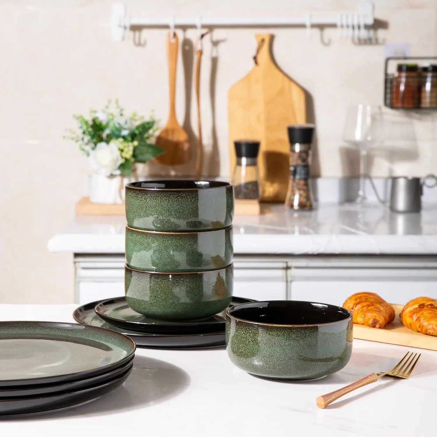LERATIO Ceramic Dinnerware Set for 4, Poreclain Plates, Bowls, Handmade Reactive Glaze Dishes, Chip Resistant, Oven & Dishwasher Safe, Service for 4