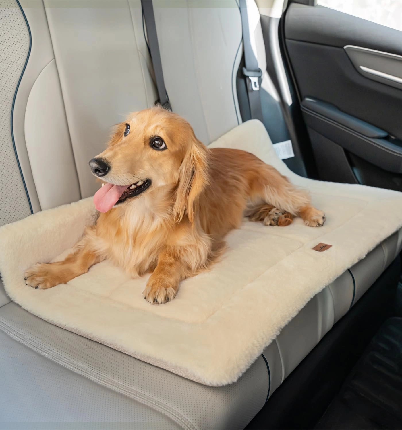 Made4Pets Dog Crate Pad Bed for Large Dogs, Washable & Reversible, Anti-Slip Kennel Mat for Cozy Sleeping, Soft Fluffy Dog Bed for Indoor & Outdoor Use, 41"x29", Beige