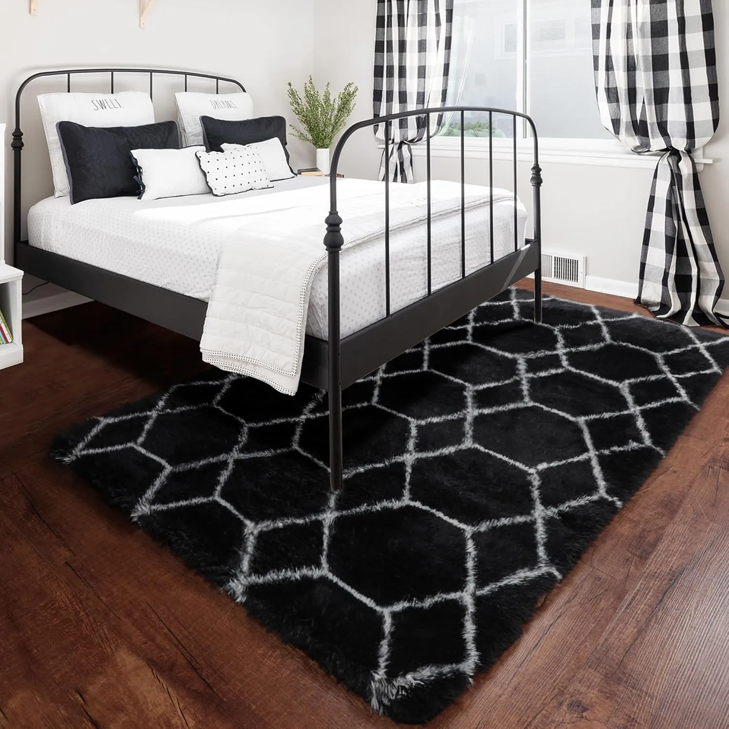 ONASAR Area Rugs for Living Room Bedroom, 5x8 Washable Fluffy Black and White Rug, Geometric Boho Soft Plush Shaggy Fuzzy Floor Carpet for Nursery Kids Girls Boys Teen Dorm Home Decor Aesthetic