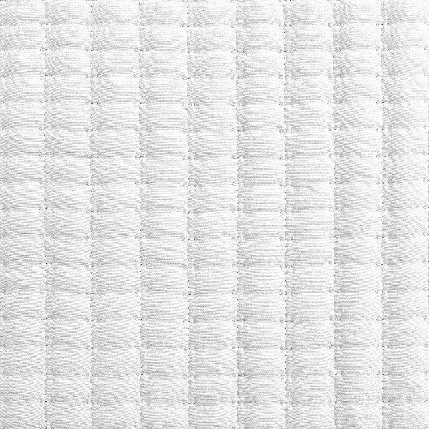 Petrichor White Quilt King Size Bedspread-Pre-Washed Lightweight for All Seasons,Ultra Soft & Breathable Comforter,Machine Washable,3-Piece Set:1Quilt(106" x96”) and 2 Pillow Shams(20"x36")