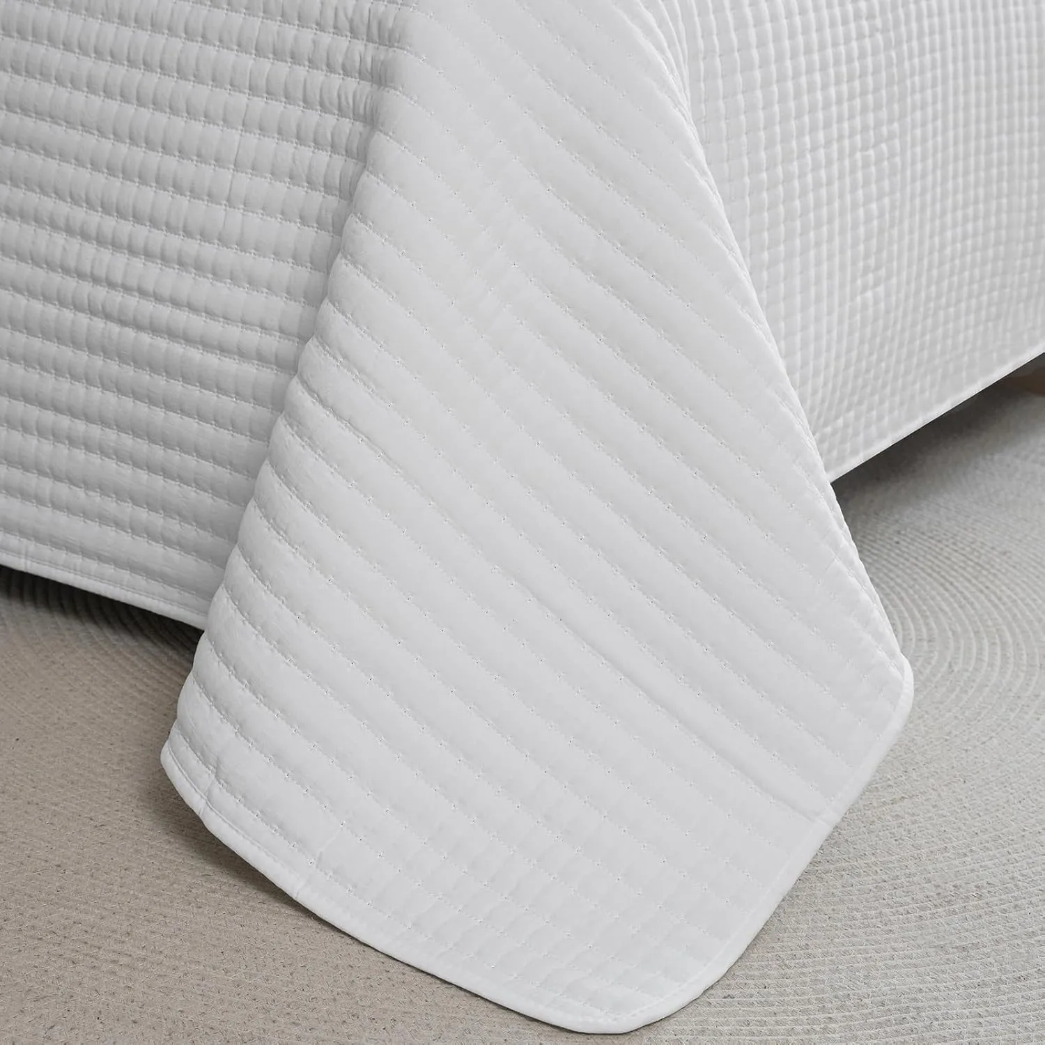 Petrichor White Quilt King Size Bedspread-Pre-Washed Lightweight for All Seasons,Ultra Soft & Breathable Comforter,Machine Washable,3-Piece Set:1Quilt(106" x96”) and 2 Pillow Shams(20"x36")