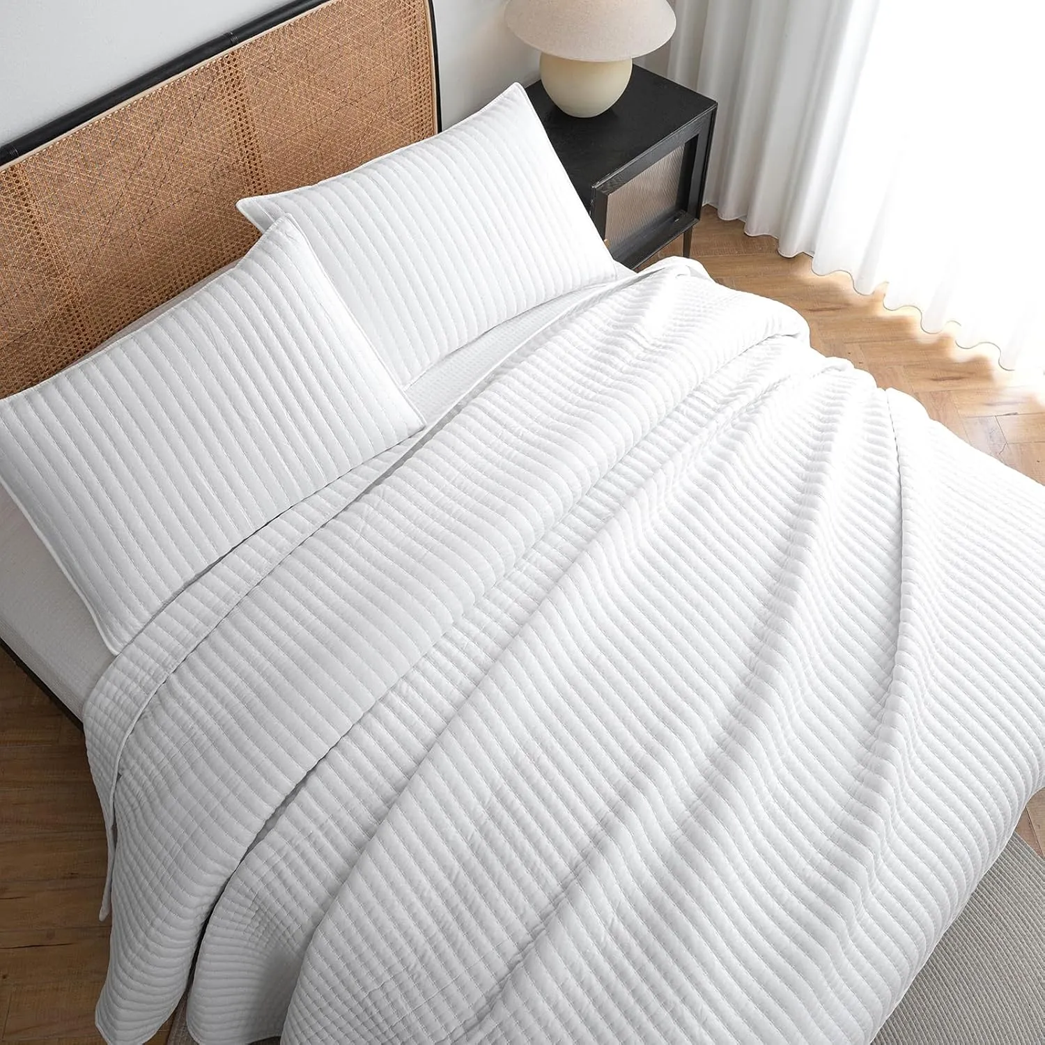 Petrichor White Quilt King Size Bedspread-Pre-Washed Lightweight for All Seasons,Ultra Soft & Breathable Comforter,Machine Washable,3-Piece Set:1Quilt(106" x96”) and 2 Pillow Shams(20"x36")