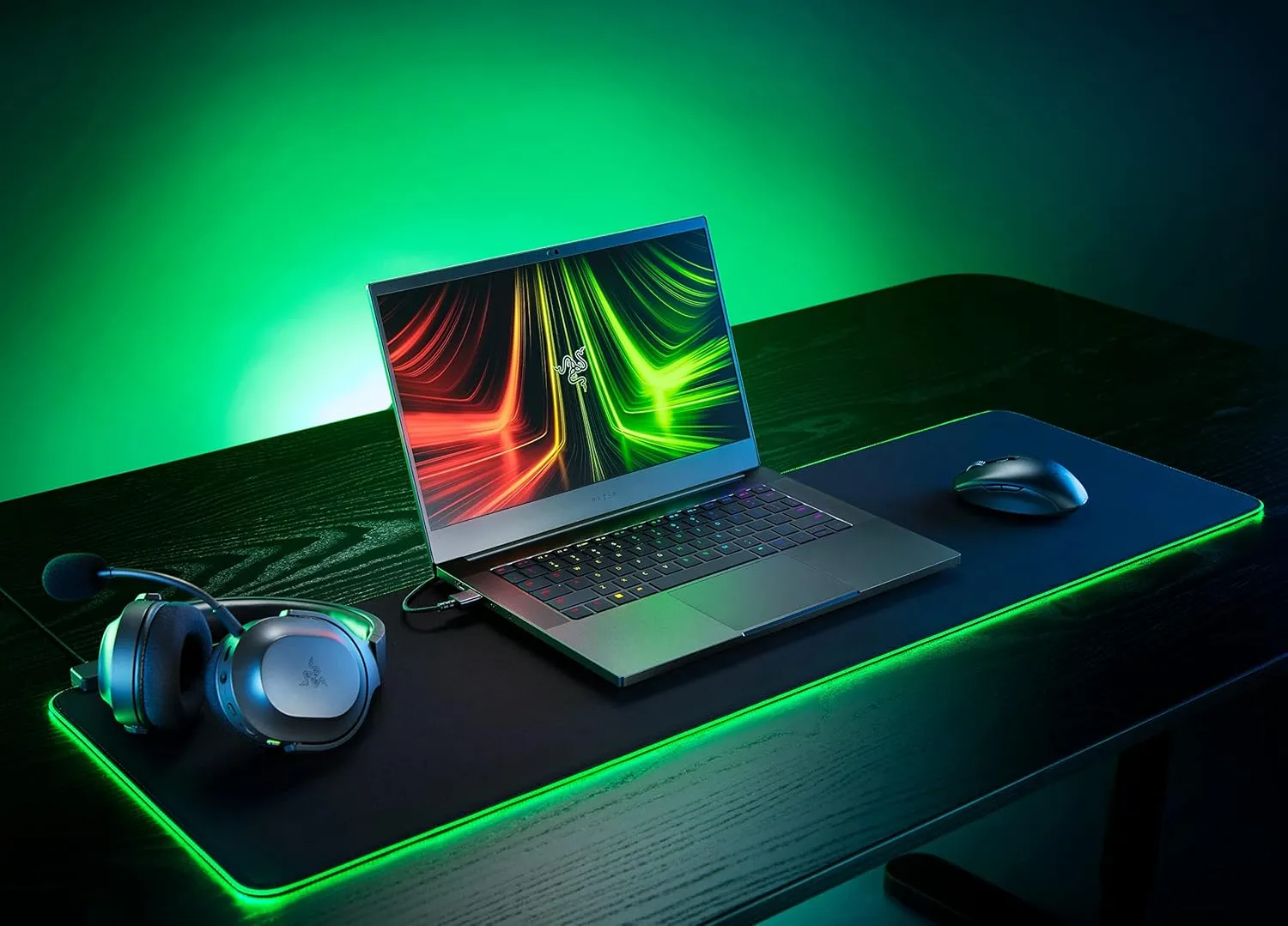 Razer Goliathus Extended Chroma Gaming Mousepad: Customizable Chroma RGB Lighting - Soft, Cloth Material - Balanced Control & Speed - Non-Slip Rubber Base - Classic Black