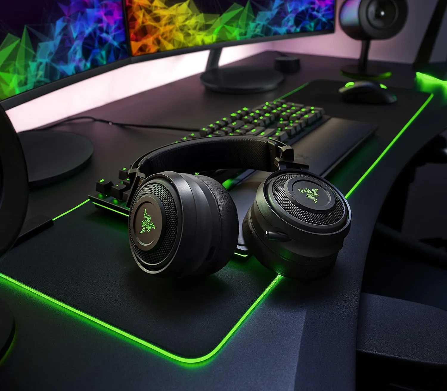 Razer Goliathus Extended Chroma Gaming Mousepad: Customizable Chroma RGB Lighting - Soft, Cloth Material - Balanced Control & Speed - Non-Slip Rubber Base - Classic Black