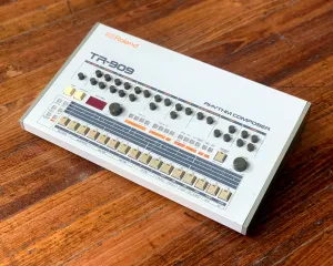 Roland TR-909 Rhythm Composer