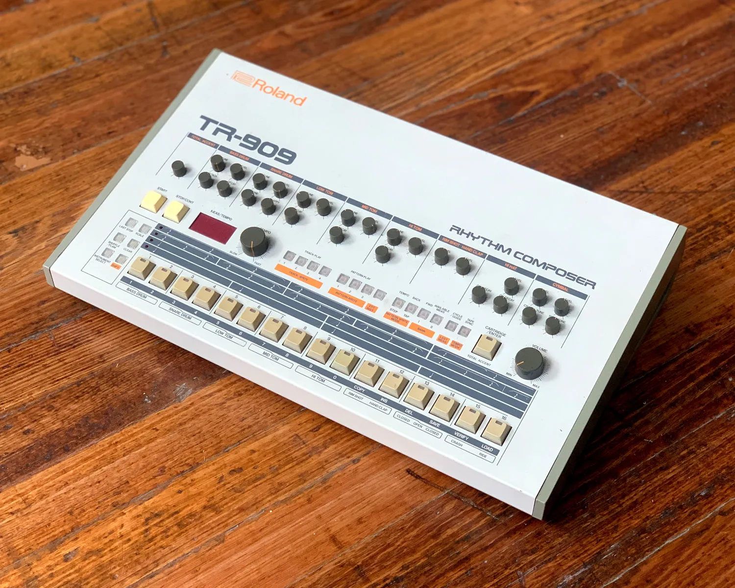 Roland TR-909 Rhythm Composer