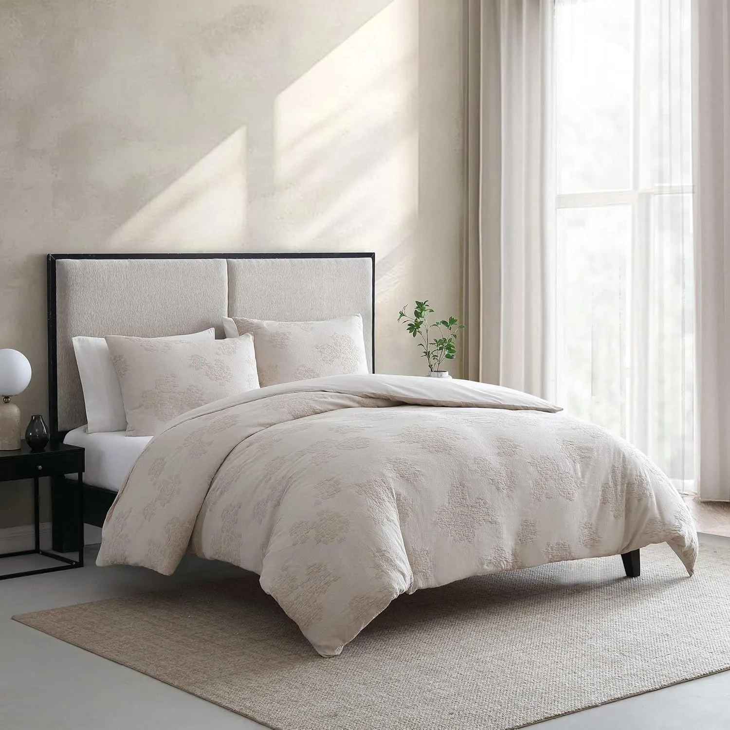 Vera Wang - Duvet Cover Set, Soft Bedding Set with Matching Shams, Delicate Floral Design, Chic Room Essentials (Roses Beige, Queen)