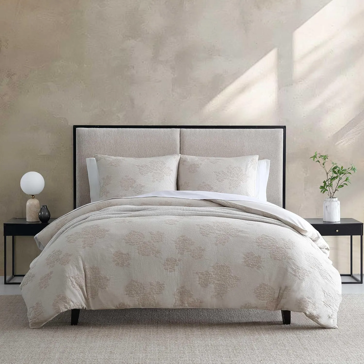 Vera Wang - Duvet Cover Set, Soft Bedding Set with Matching Shams, Delicate Floral Design, Chic Room Essentials (Roses Beige, Queen)