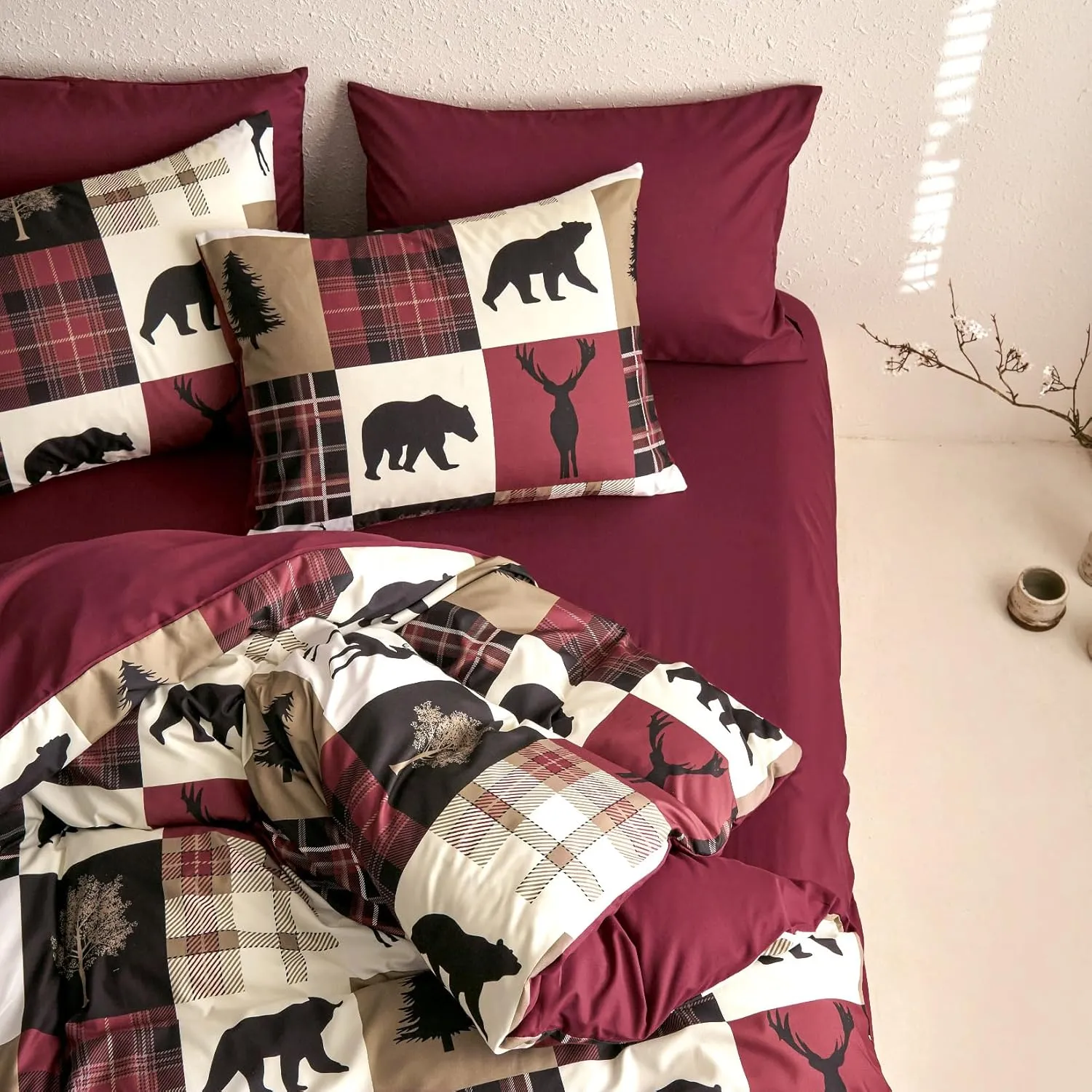 Wake In Cloud - Rustic Comforter Set with Sheets, Cabin Lodge Christmas Bear Moose Deer Wildlife Western Patchwork Country, 7 Pieces Bed in a Bag, Burgundy Black, King Size