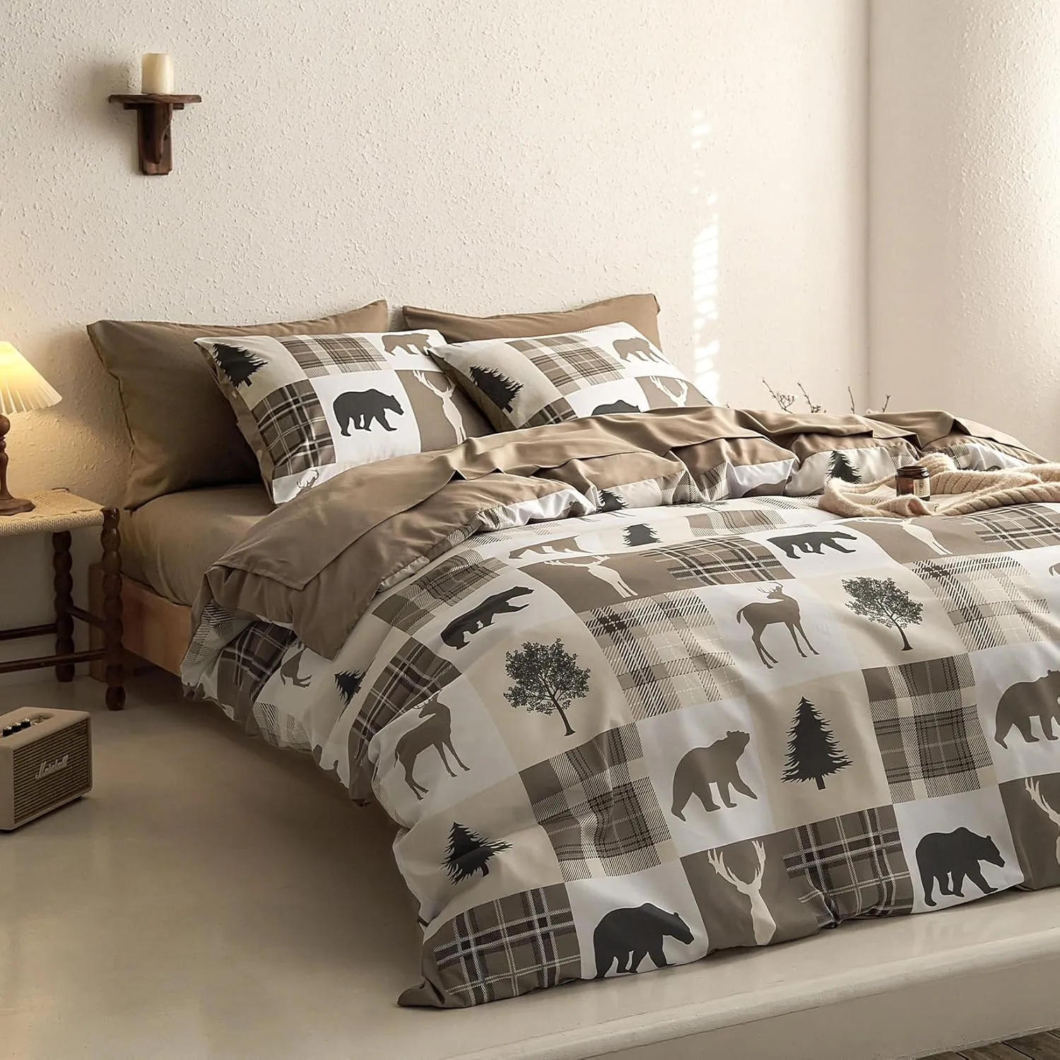 Wake In Cloud - Rustic Comforter Set with Sheets, Cabin Lodge Christmas Bear Moose Deer Wildlife Western Patchwork Country, 7 Pieces Bed in a Bag, Tan Brown, Queen Size