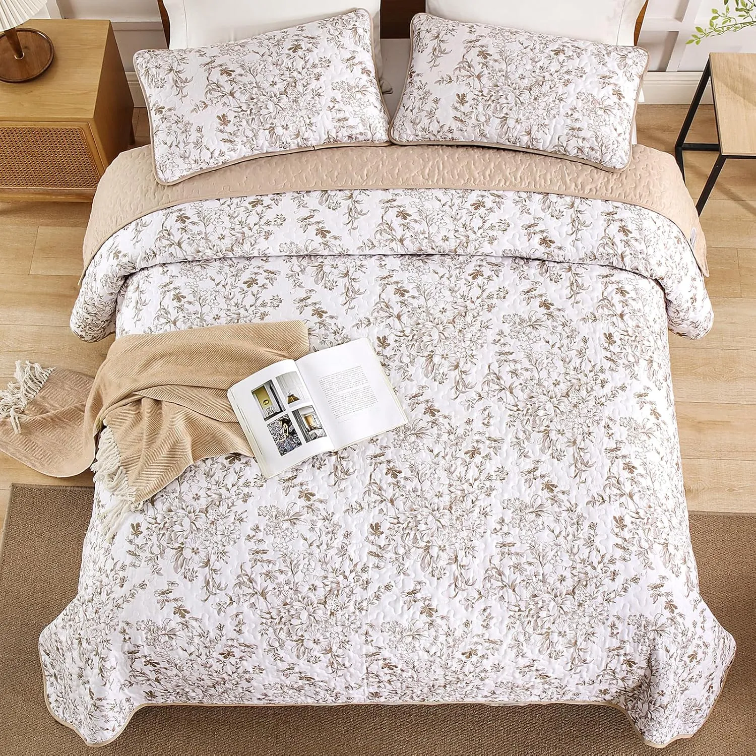 WONGS BDEEING King Size Quilt Set, Brown Quilt Bedding Set with 2 Pillowcases, Botanical Quilt for King Bed, Soft Microfiber Lightweight Coverlet Bedspread for All Season (110"×90", 3 Pieces)