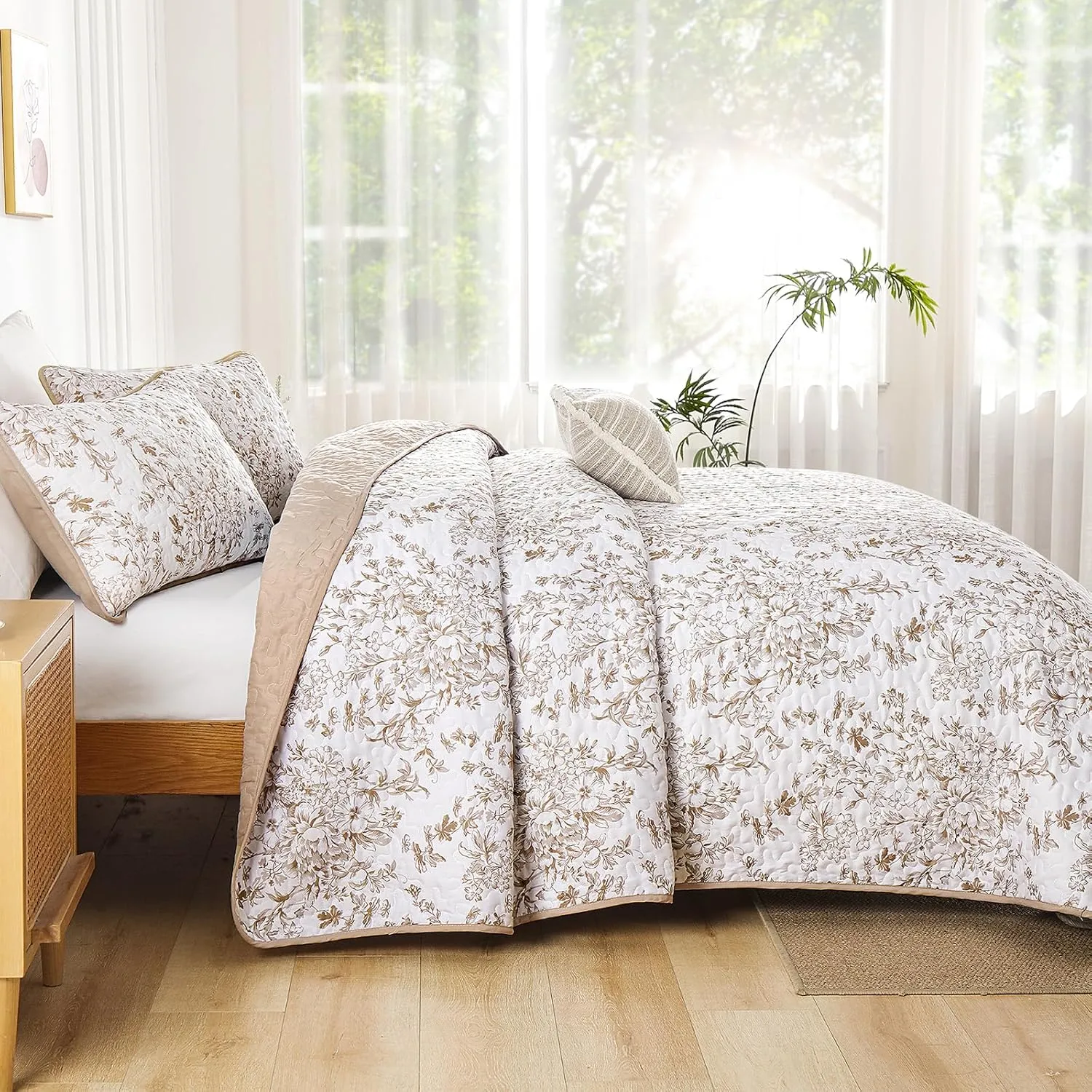 WONGS BDEEING King Size Quilt Set, Brown Quilt Bedding Set with 2 Pillowcases, Botanical Quilt for King Bed, Soft Microfiber Lightweight Coverlet Bedspread for All Season (110"×90", 3 Pieces)